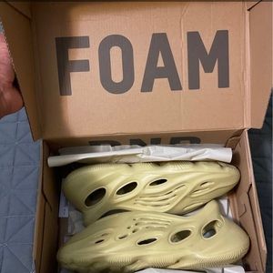 Sulfur Yeezy Foam Runner